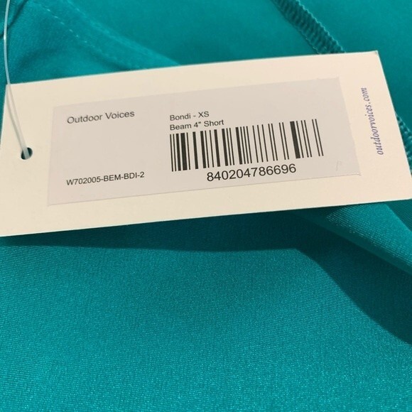 NWT Outdoor Voices Women’s Bondi Beam 4 Inch
Shiny Teal Shorts. Size XS - Picture 4 of 5